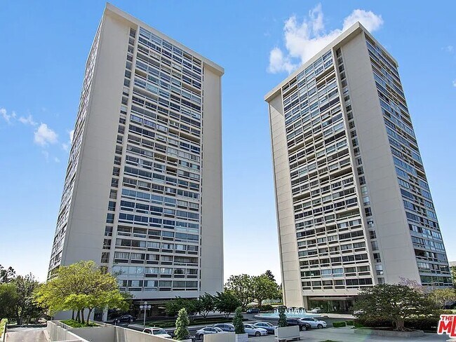 Building Photo - 2220 Ave of the Stars