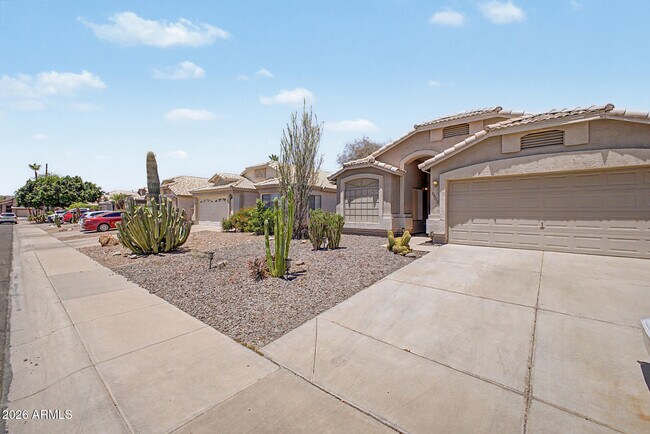 Foto del edificio - 6602 W Desert Hollow Dr