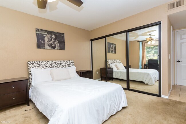 Building Photo - 2 br, 2 bath Condo - 4850 Bella Pacific Row