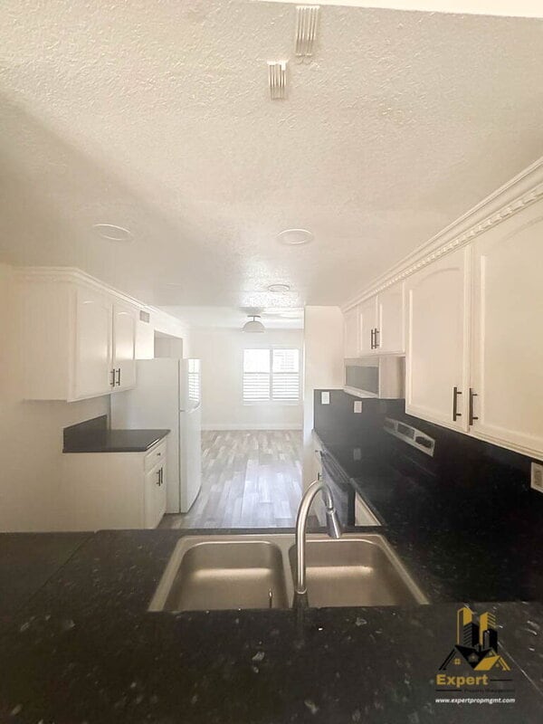 Foto del edificio - 3605 Larchmont Square Ln