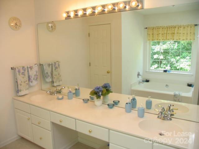 Foto del edificio - 428 River Banks Rd