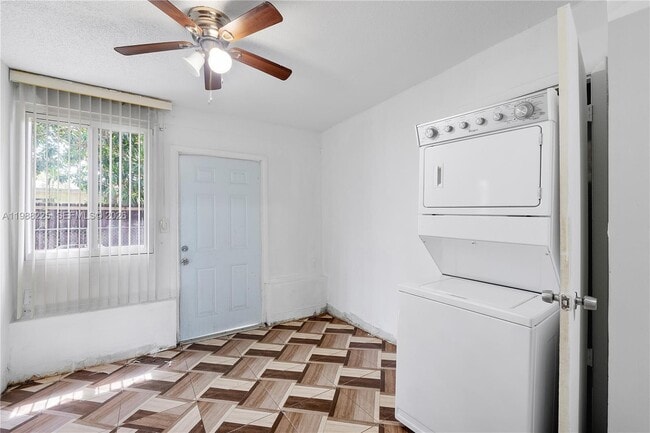 Building Photo - 5320 NW 15th Ct