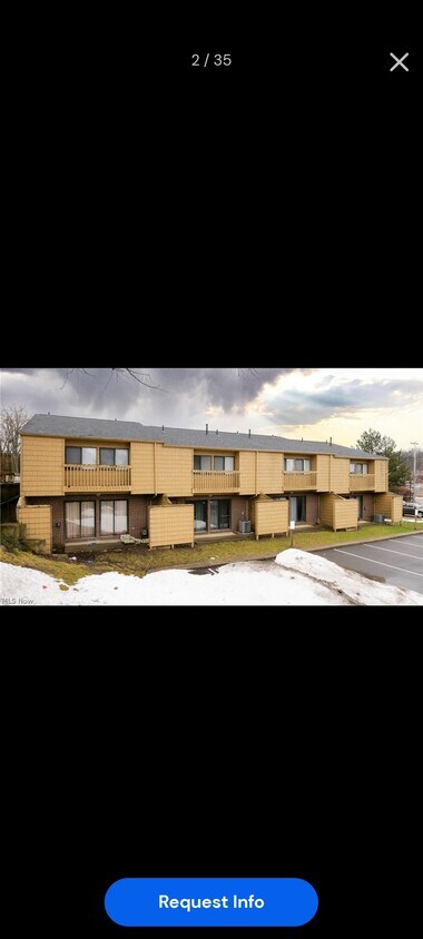 Parte trasera del edificio con balcón - 681 Carroll St