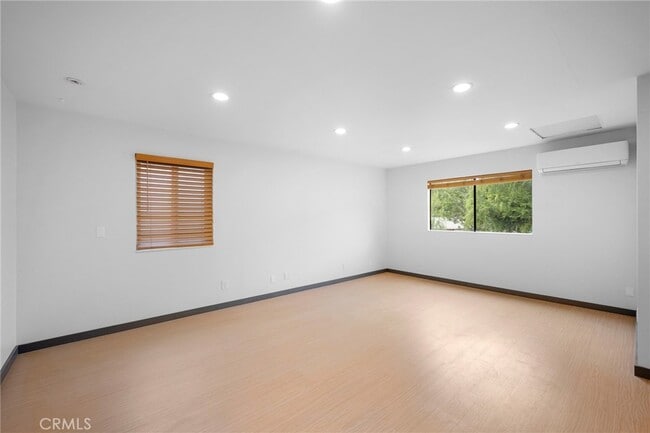Building Photo - 10377 McBroom St
