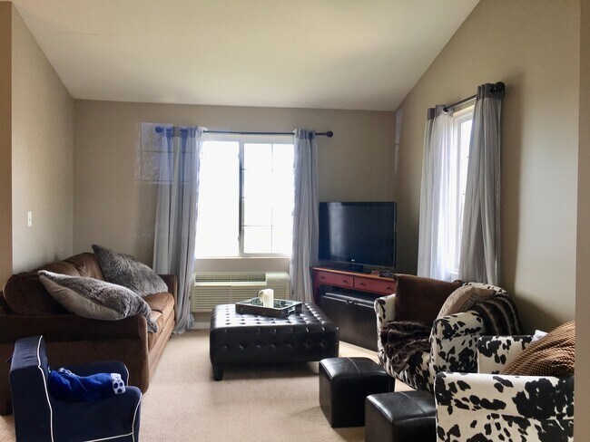 Building Photo - 162 Bertram Dr
