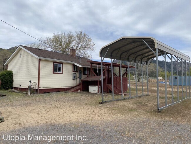 Building Photo - 2 br, 1 bath House - 450-060 Hwy 395