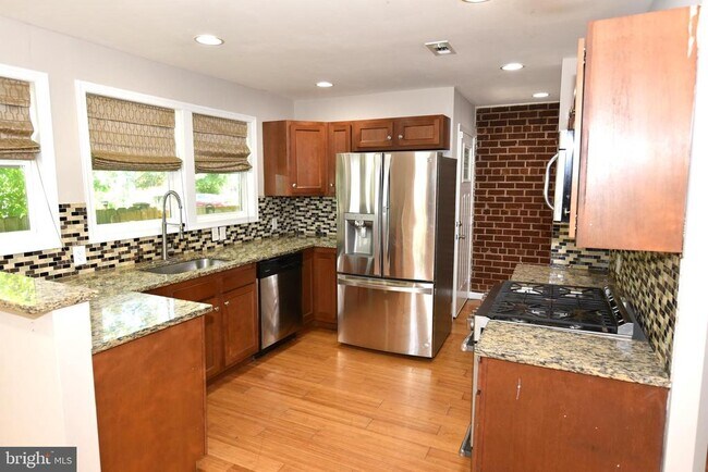 Foto del edificio - 702 56th Pl NE