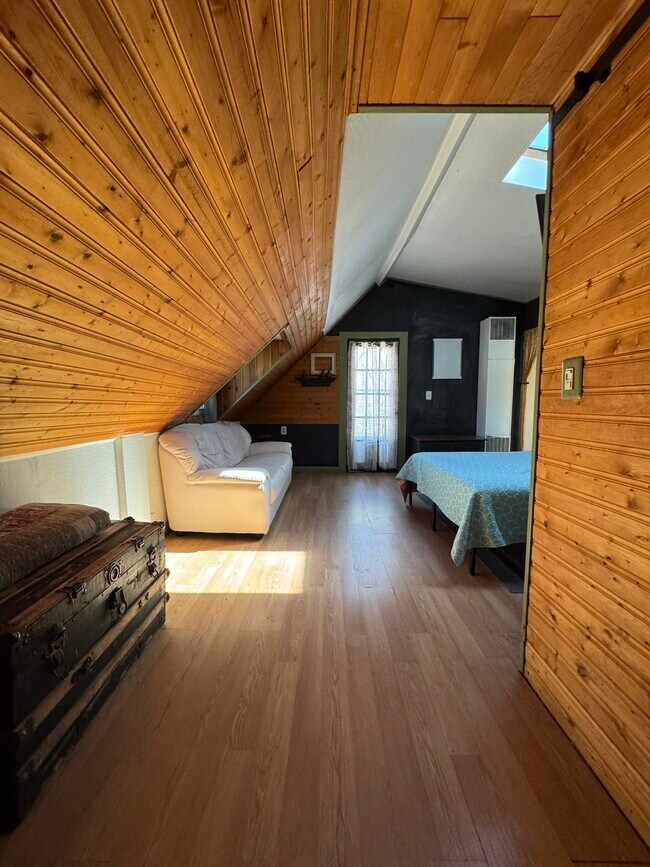 Gran energía - 118 E Brookside St