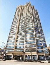 Building Photo - 1850 N Clark St