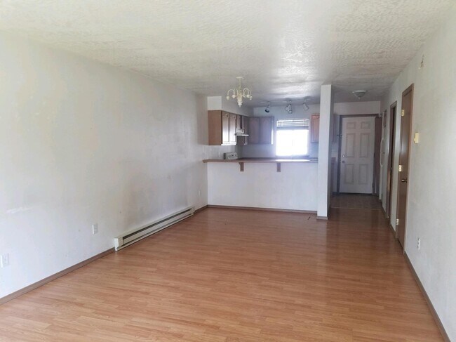 Building Photo - 1061 W Sumac Ave