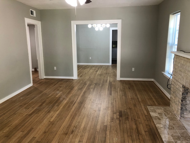 Living Room - 401 W Saulnier St