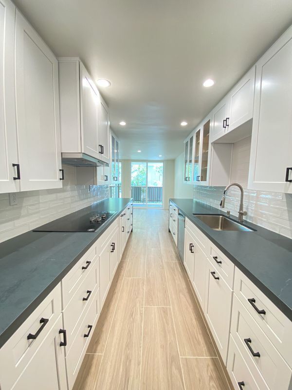 Building Photo - 848 Kings Rd