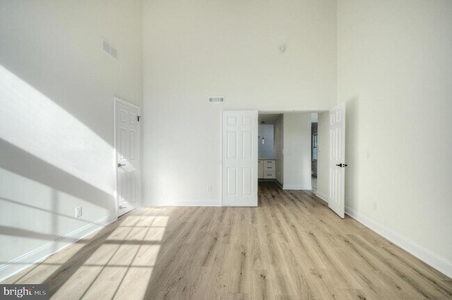 Building Photo - 1326 Chanticleer