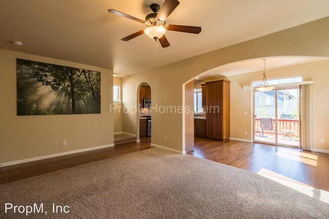 Building Photo - 14376 SE Sierra Dr