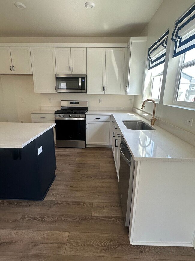 Foto del edificio - GORGEOUS EAGLE MOUNTAIN TOWNHOME!!!