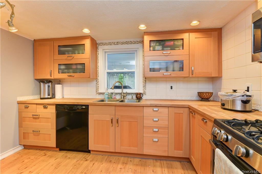 Primary Photo - 14 Seabird Ave