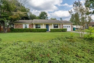 Building Photo - 208 Woodland Dr