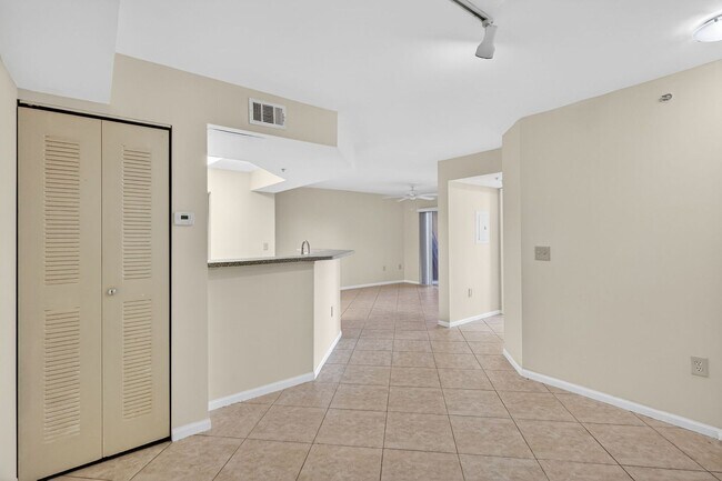 Foto del edificio - 1/1 Condo with Screened-in Balcony in Resort Style Community, Move in Ready!