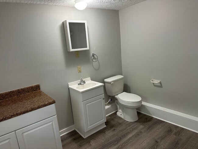 Foto del edificio - Adorable 3 Bedroom Duplex for $1,800./month