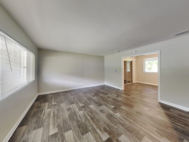 Building Photo - 5835 Norde Dr W