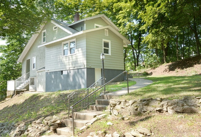 Building Photo - 267 Belmont St