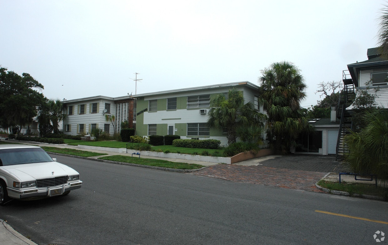 Building Photo - 105 7th Ave N