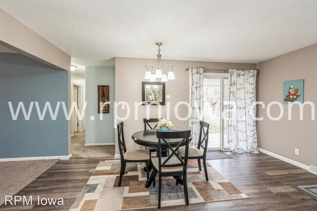 Building Photo - 3 br, 2 bath House - 2956 Hubbell Avenue