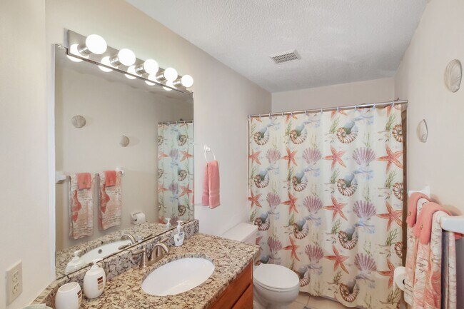 Building Photo - Seasonal Condo for Rent in Pine Hollow