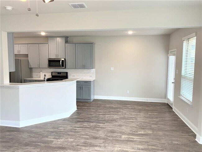 Building Photo - 6400 Burbank Way