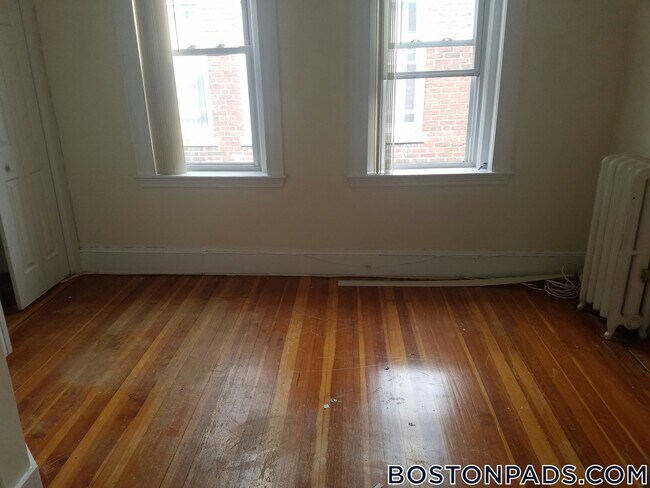 Building Photo - 15 Barrows St