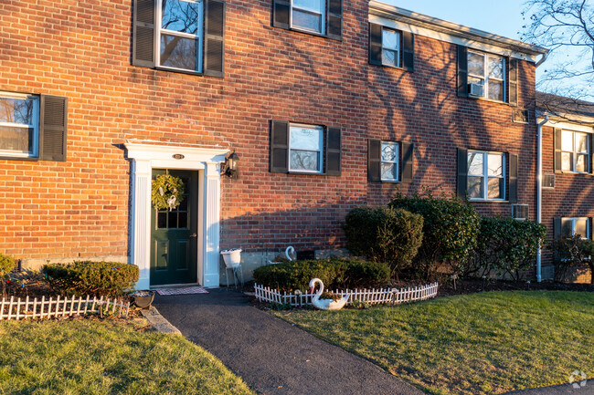 Building Photo - Highland Terrace Cooperative Apartments