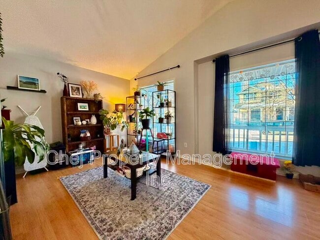 Building Photo - 1874 Tomlinson Crescent NW