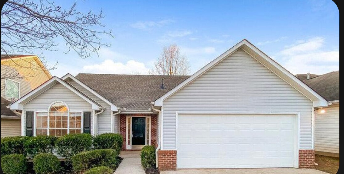 Primary Photo - 1530 Logan Ln