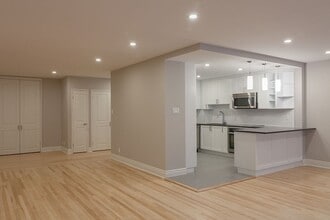 Building Photo - 3468 Rue Drummond