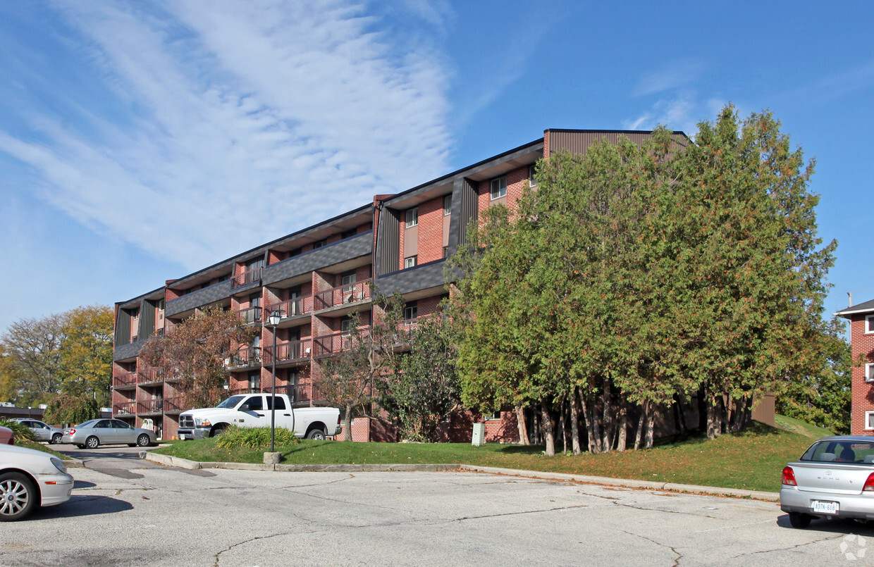 Primary Photo - Collegeview Apartments