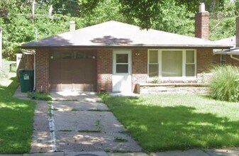 Building Photo - 2374 Rockdale Ave