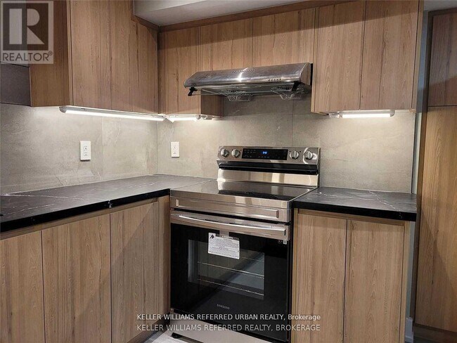 Photo du bâtiment - 920 Stonehaven Ave