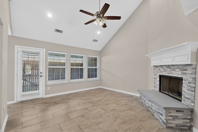 Building Photo - 829 Summercreek Dr
