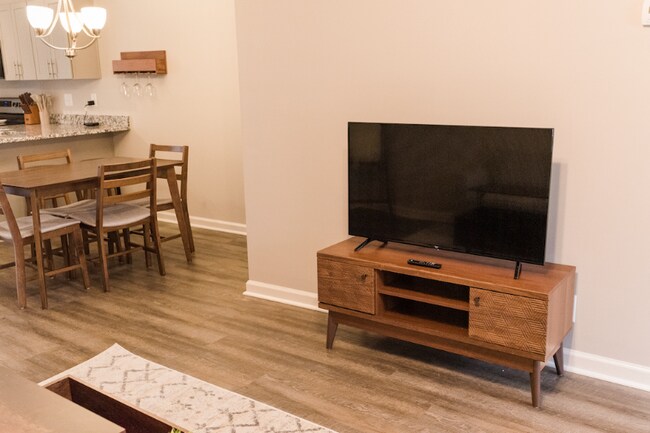 Foto del edificio - 240 Woodland Vly Ln