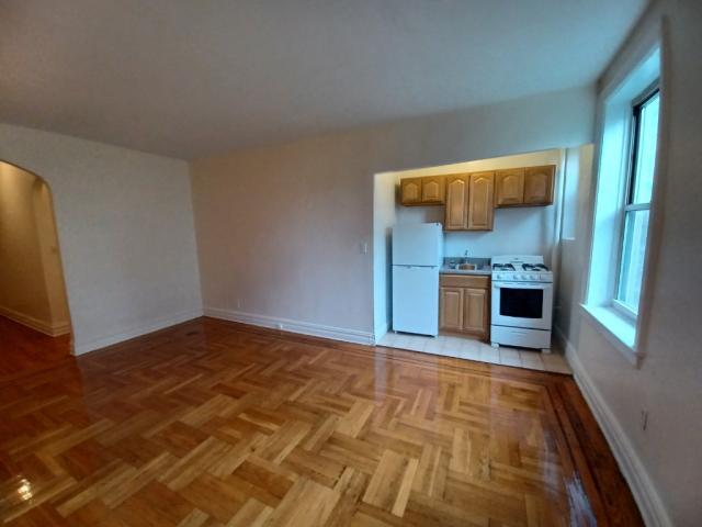 Building Photo - 1 bedroom in SUNNYSIDE NY 11104