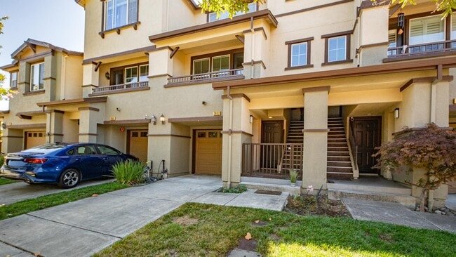 Building Photo - 2862 Pearblossom Dr