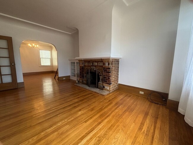Building Photo - Single Family Home in Mission Terrace