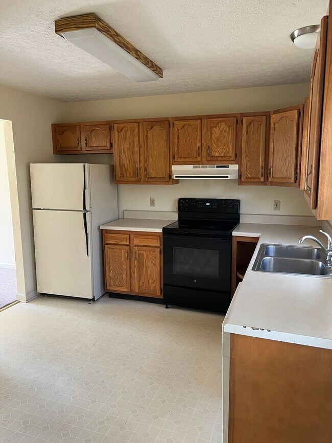 Building Photo - Great one Level Duplex in Bristol VA