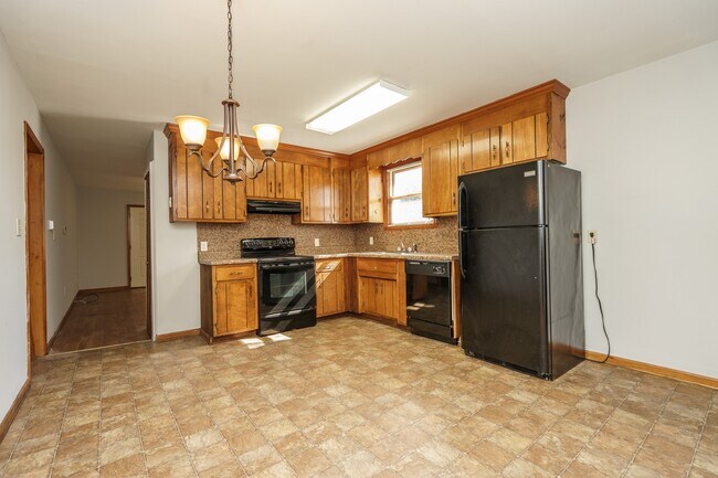 Eat-in Kitchen - 203 Maple Ave