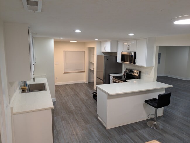 Building Photo - 3603 Sunnyview Rd NE