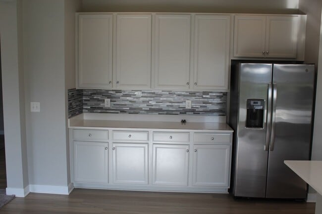 Building Photo - Spacious Move In Ready 5 BR in Avon!