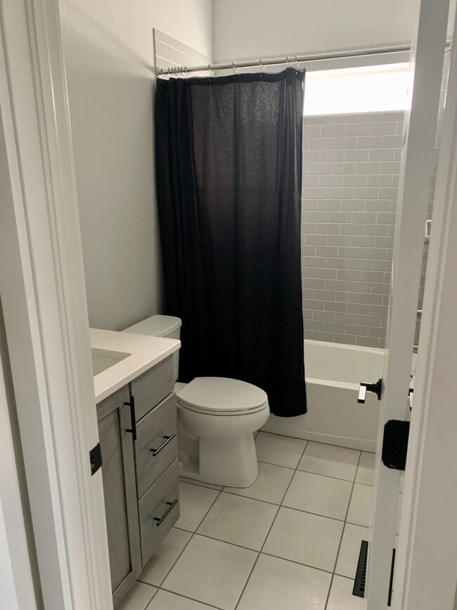 Building Photo - 6461 Vistancia Ave