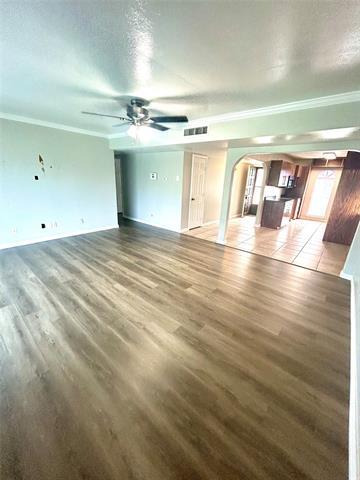 Building Photo - 409 S Holiday Dr