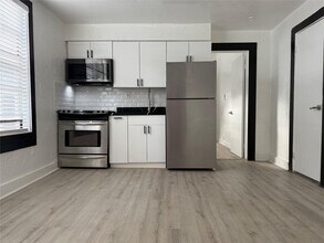 Building Photo - 1947 Madison St