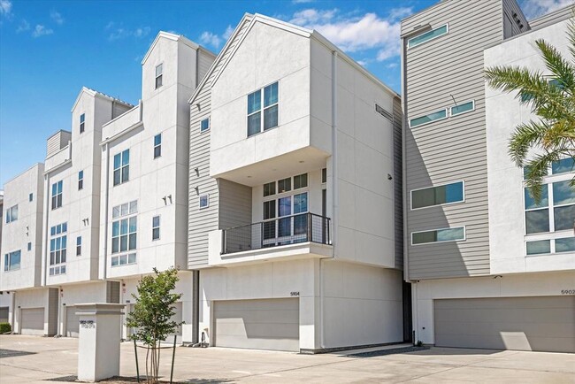 Foto del edificio - 5904 E Post Oak Ln